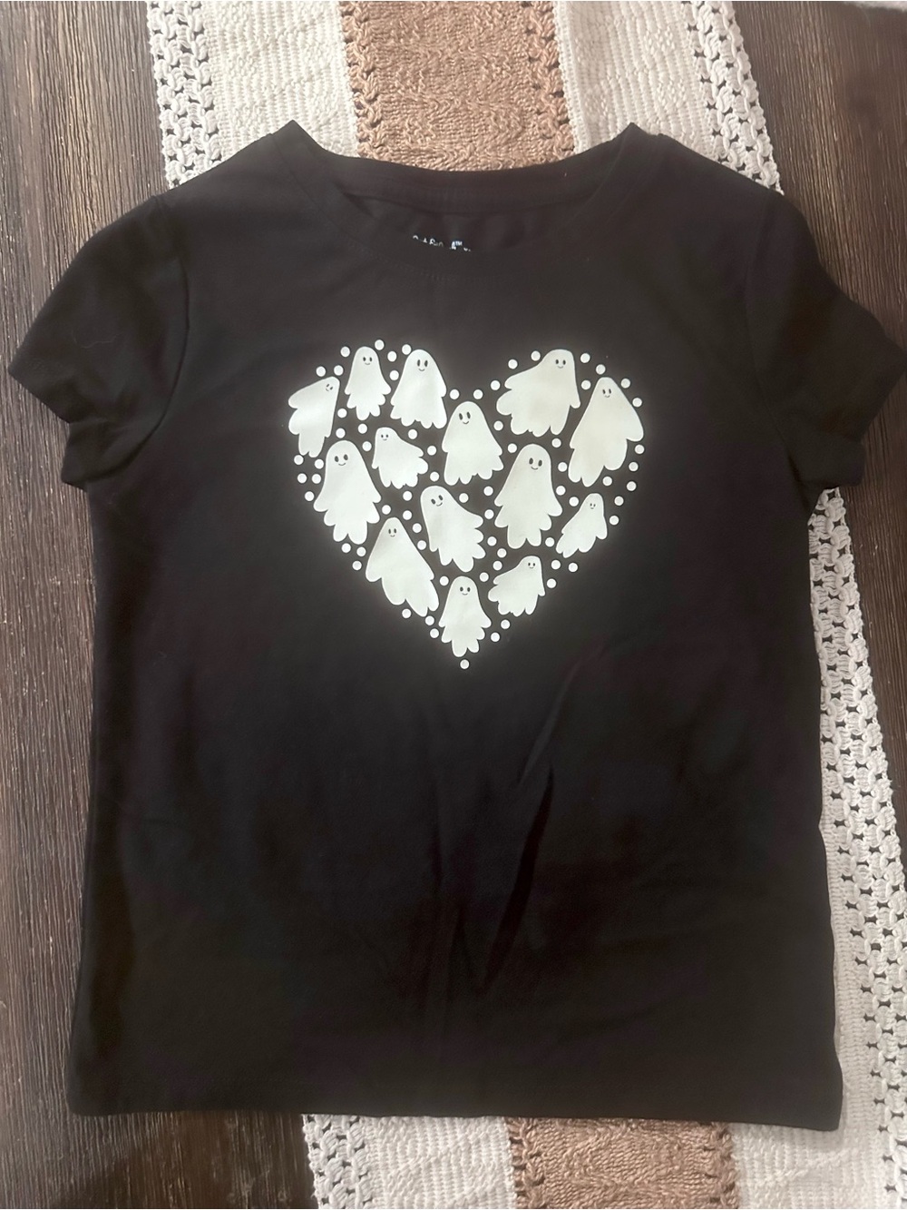 Cat & Jack Short Sleeve Tee with Ghost Heart Size XS (4/5)